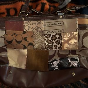 Vintage coach bag ! Great shape nice purse for any coach collector !